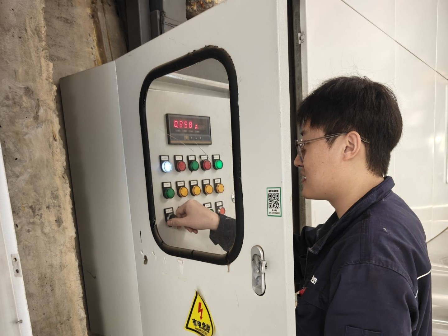 筑牢防汛&ldquo;安全线&rdquo;风水电专业开展汛期前设备专项排查工作图2 - 副本 - 副本.jpeg